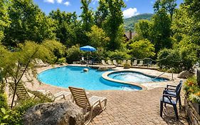 Huge Condo In Front Of Tremblant Ski Resort
